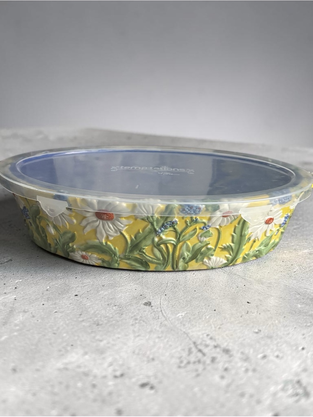 Temp-Tations Yellow Daisy Floral Ceramic Oval Casserole with Clear Lid